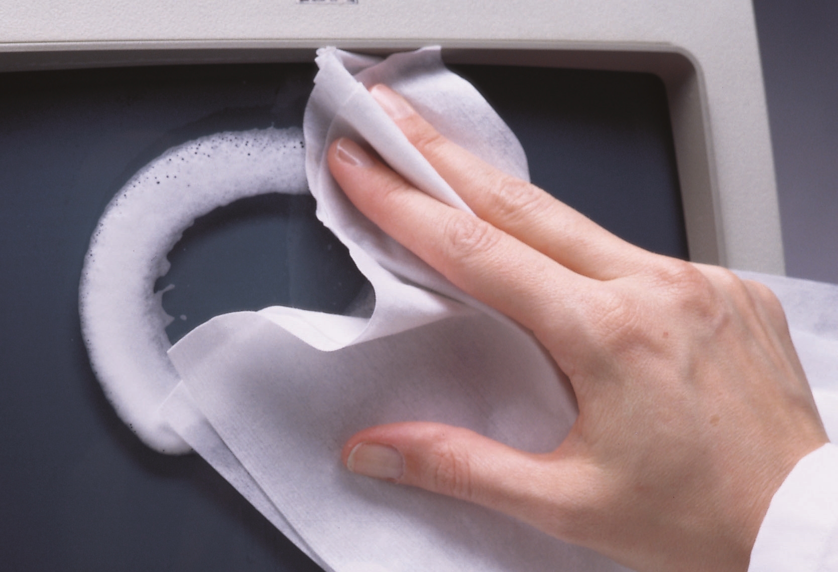Will isopropyl alcohol (IPA) wipes remove oleophobic coating? - Banner